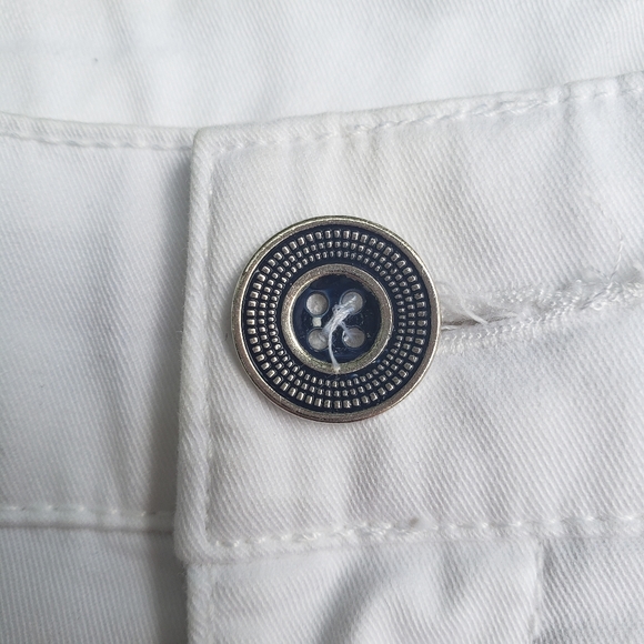 Lane Bryant white shorts - Picture 3 of 4